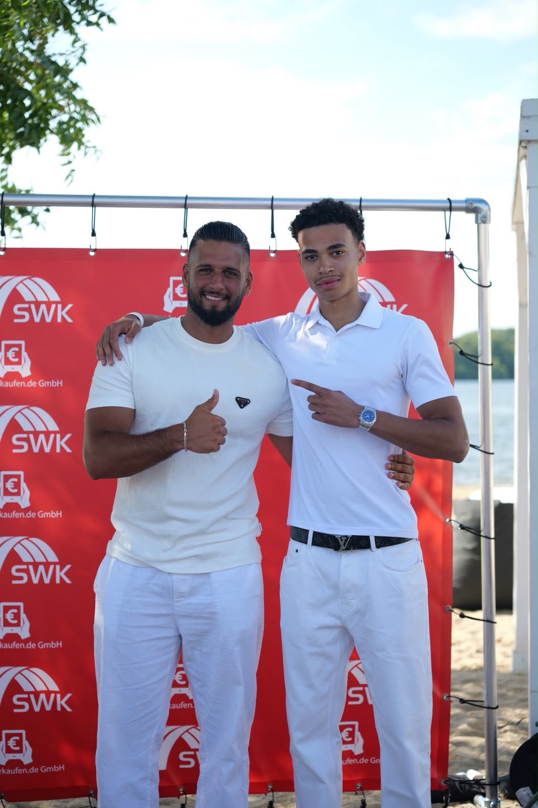 Ramin Deldarbig mit einem Vertriebspartner beim Sommer-Event
